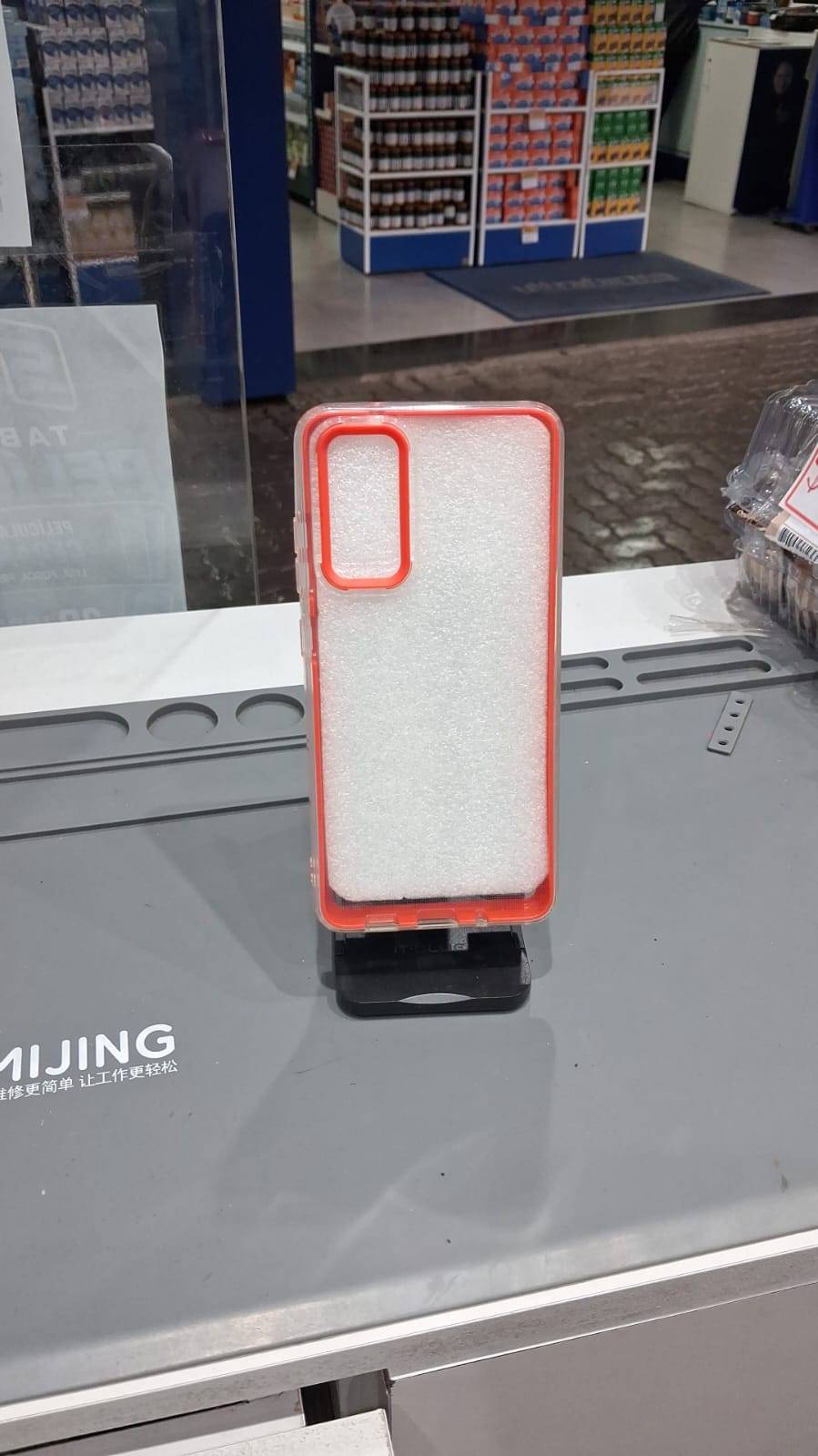 CAPA TRANSPARENTE COM VERMELHO S20 FE