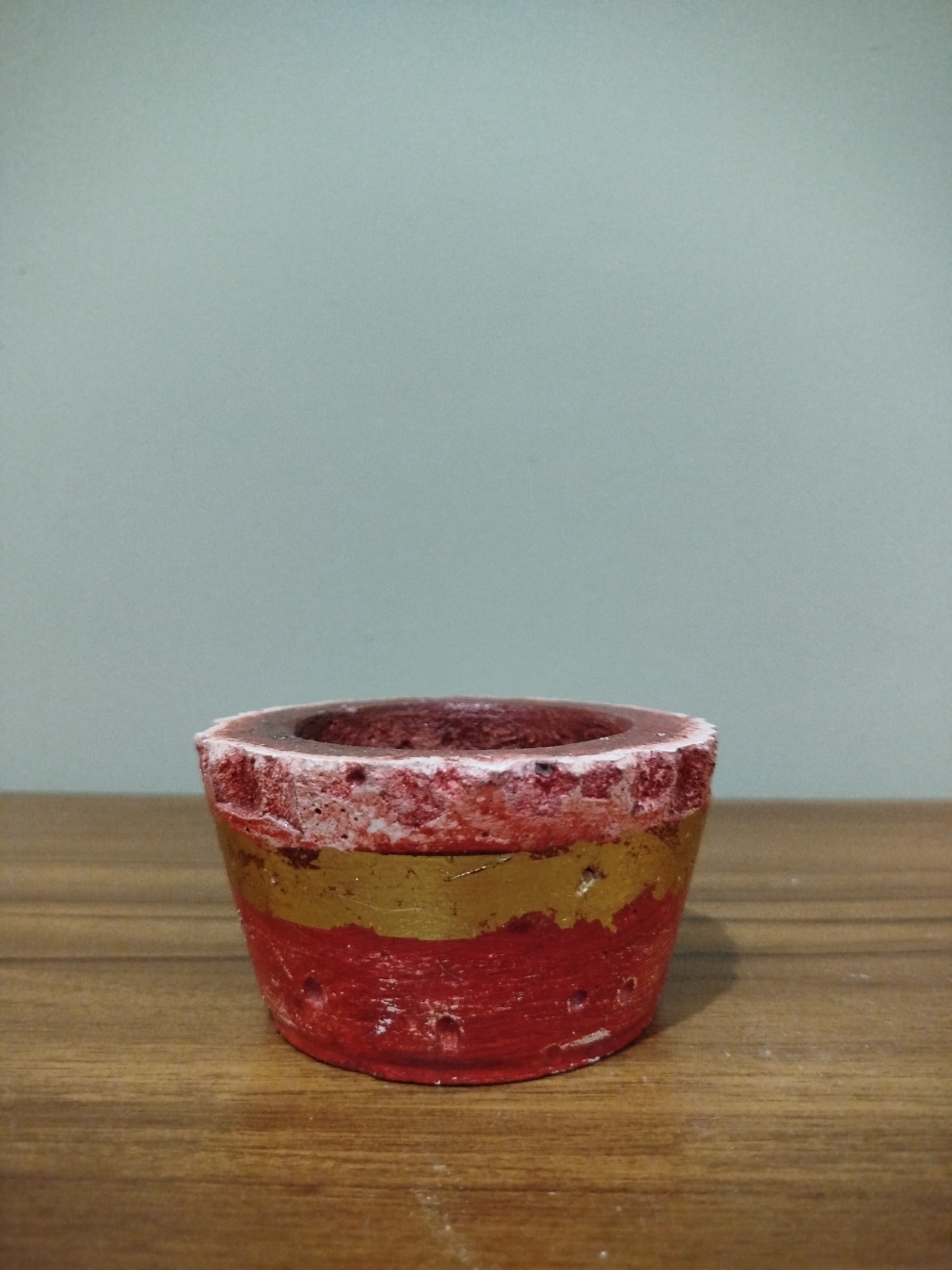 PORTA VELAS AUTORAL DE CIMENTO COM BORDAS RÚSTICAS