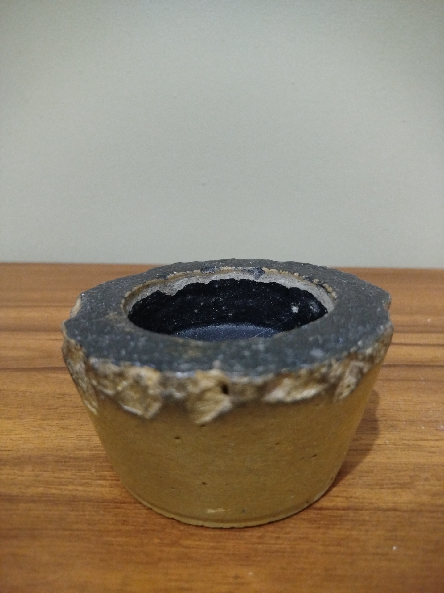 PORTA VELAS EM CIMENTO COM BORDAS RÚSTICAS