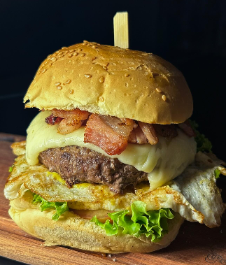 HAMBÚRGUER COMPLETAÇO